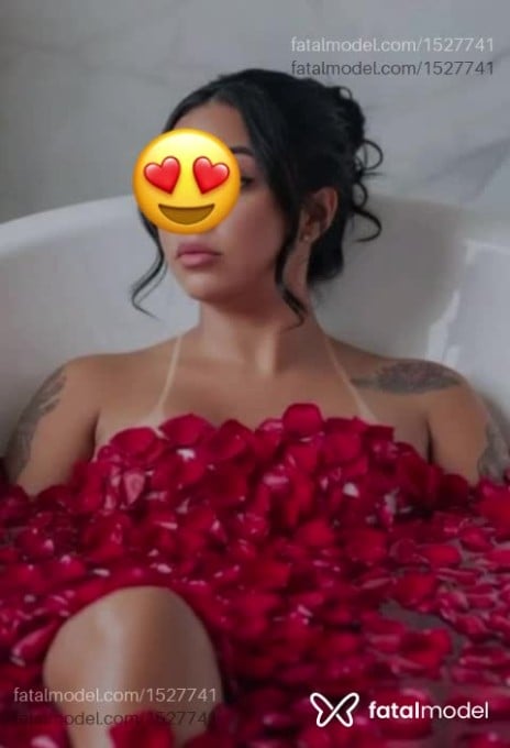 Acompanhante mulher com cabelo castanho de olhos castanhos em Peixoto de Azevedo - Goiana