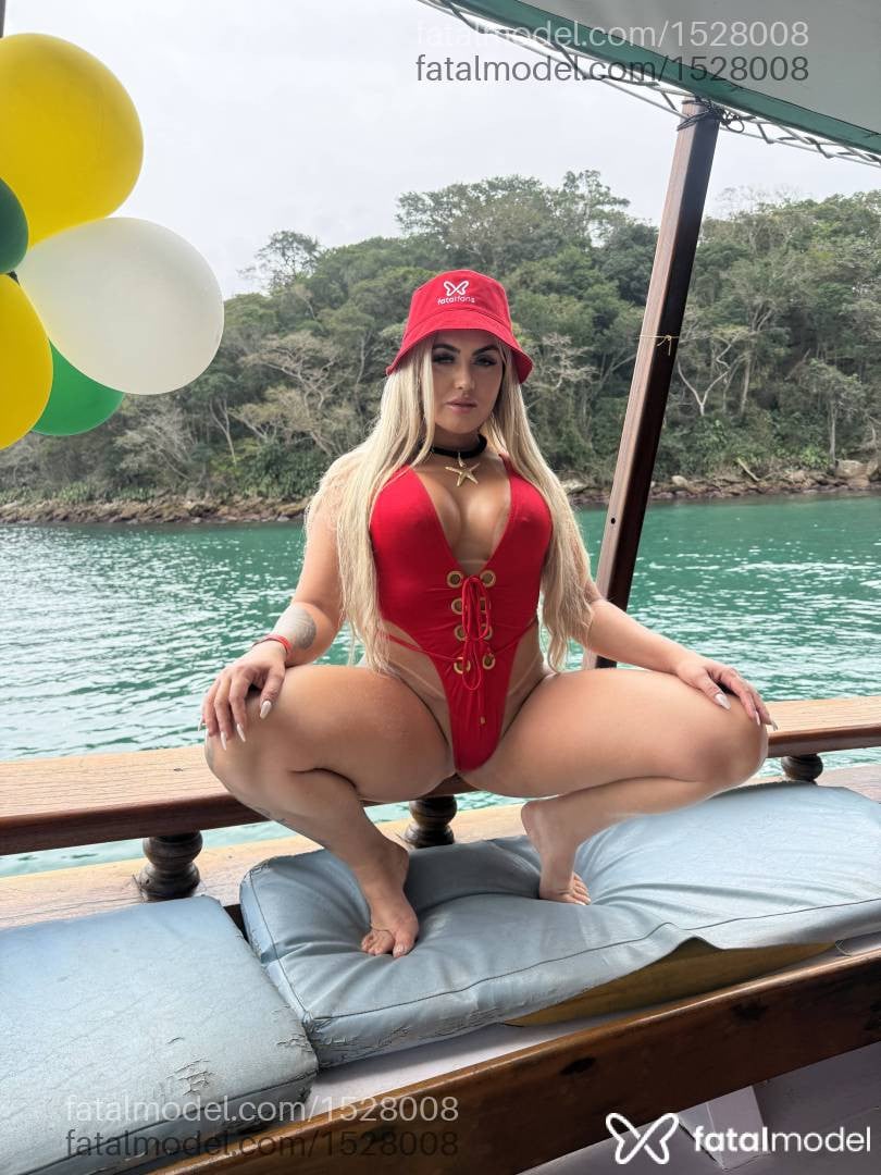 Acompanhante mulher loira (o) de olhos mel - Juju