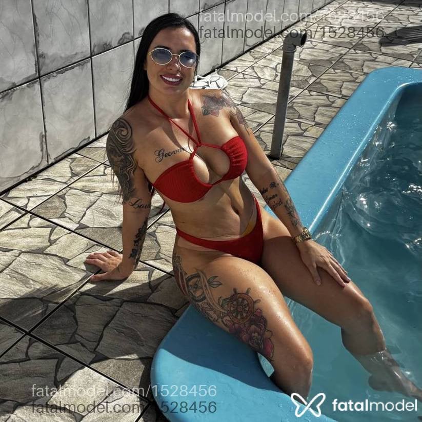 Acompanhante mulher com cabelo castanho de olhos castanhos - EMILLY