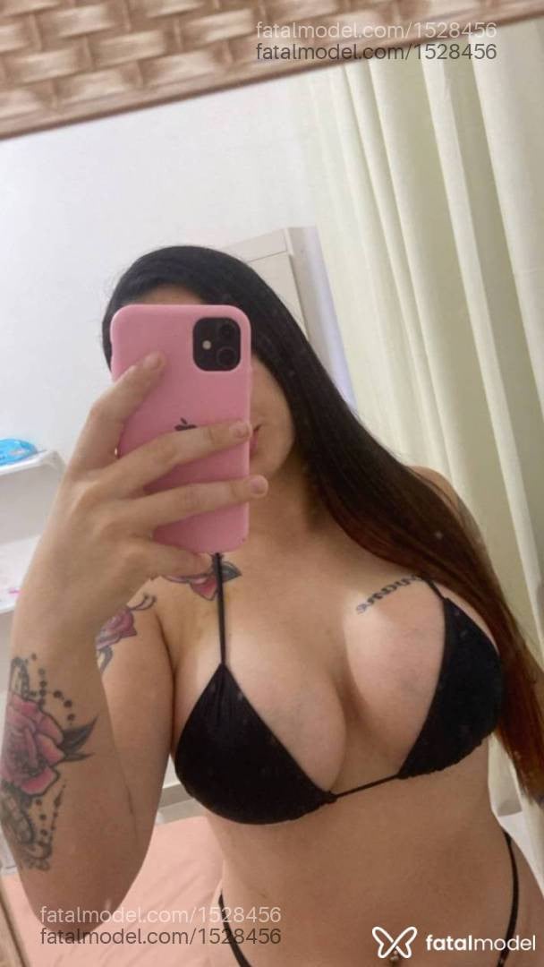 Acompanhante mulher com cabelo castanho de olhos castanhos - EMILLY