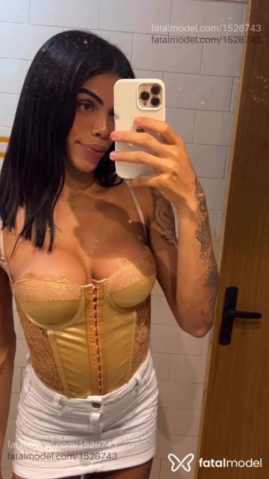 Acompanhante mulher trans morena (o) de olhos castanhos em Salvador - Giulia Freitas