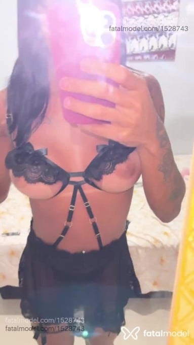 Acompanhante mulher trans morena (o) de olhos castanhos em Salvador - Giulia Freitas