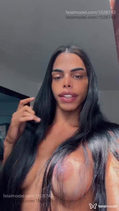 Acompanhante mulher trans morena (o) de olhos castanhos em Salvador - Giulia Freitas