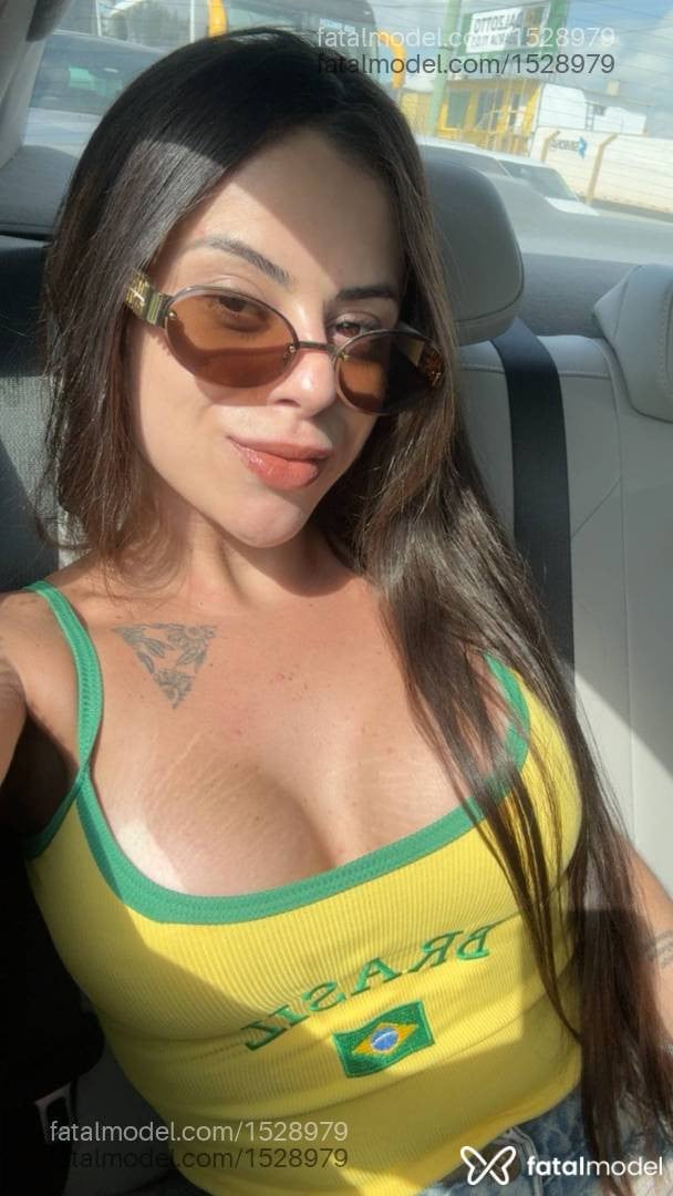 Acompanhante mulher morena (o) de olhos castanhos em Balneário Camboriú Acompanhante mulher morena (o) de olhos castanhos em Balneário Camboriú - Cristal