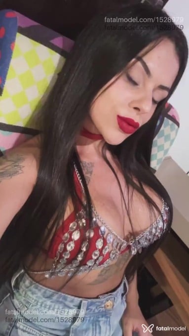 Acompanhante mulher morena (o) de olhos castanhos em Balneário Camboriú Acompanhante mulher morena (o) de olhos castanhos em Balneário Camboriú - Cristal