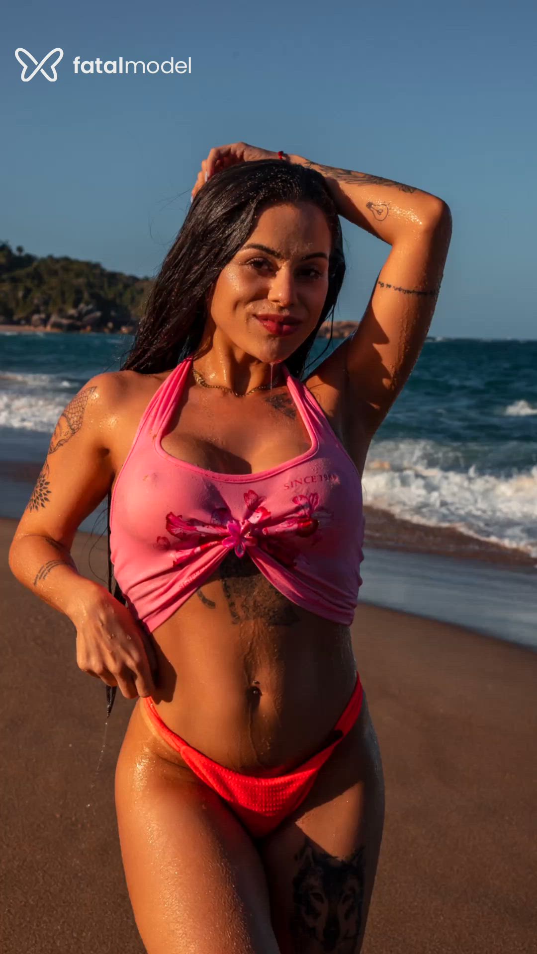 Acompanhante mulher morena (o) de olhos castanhos - Cristal Acompanhante mulher morena (o) de olhos castanhos - Cristal