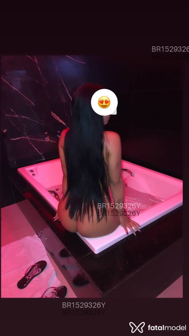Acompanhante mulher morena (o) de olhos castanhos em Macaé - Nicole