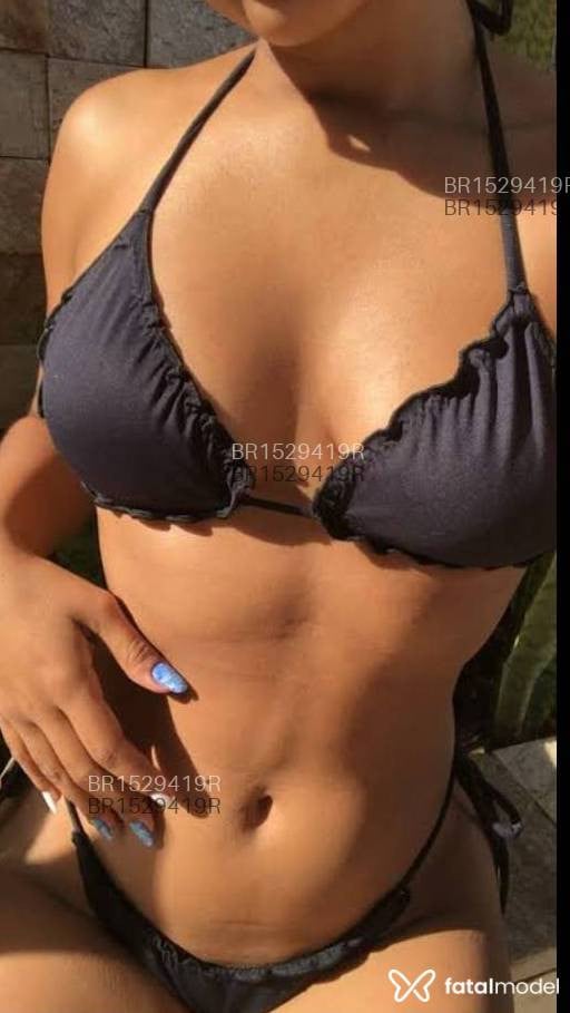 Acompanhante mulher com cabelo castanho de olhos castanhos em Porto Belo Acompanhante mulher com cabelo castanho de olhos castanhos em Porto Belo - Pâmela