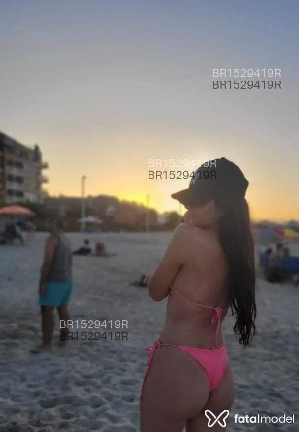 Acompanhante mulher com cabelo castanho de olhos castanhos em Porto Belo Acompanhante mulher com cabelo castanho de olhos castanhos em Porto Belo - Pâmela