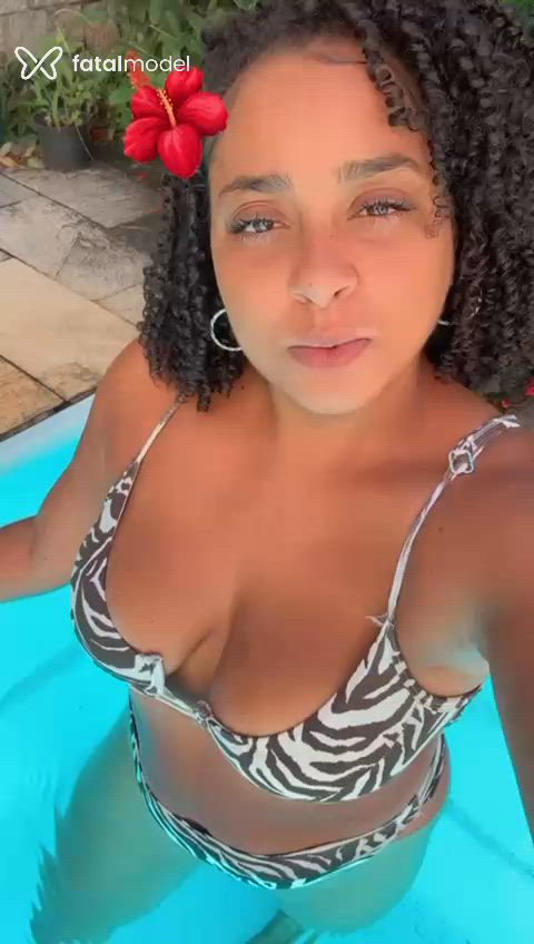 Acompanhante mulher morena (o) de olhos pretos - ÍSIS ALMEIDA