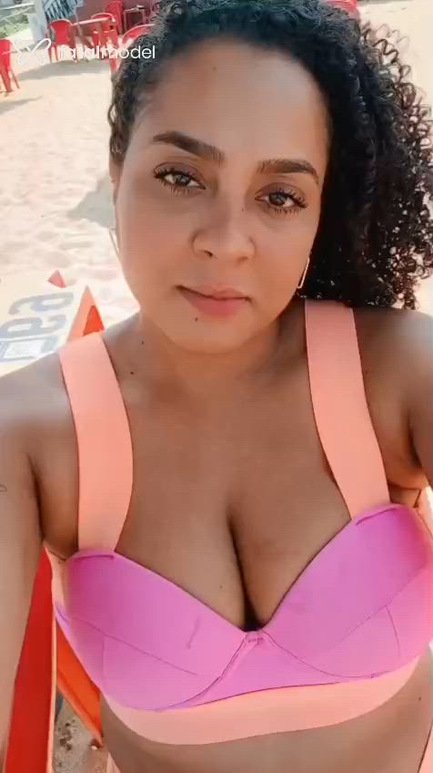 Acompanhante mulher morena (o) de olhos pretos - ÍSIS ALMEIDA