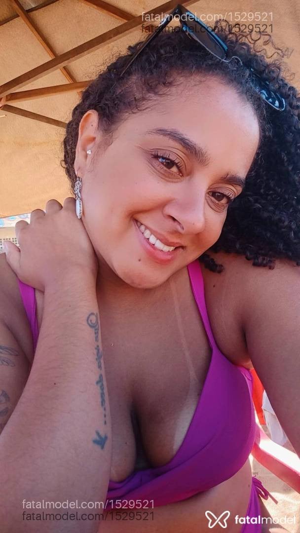 Acompanhante mulher morena (o) de olhos pretos - ÍSIS ALMEIDA