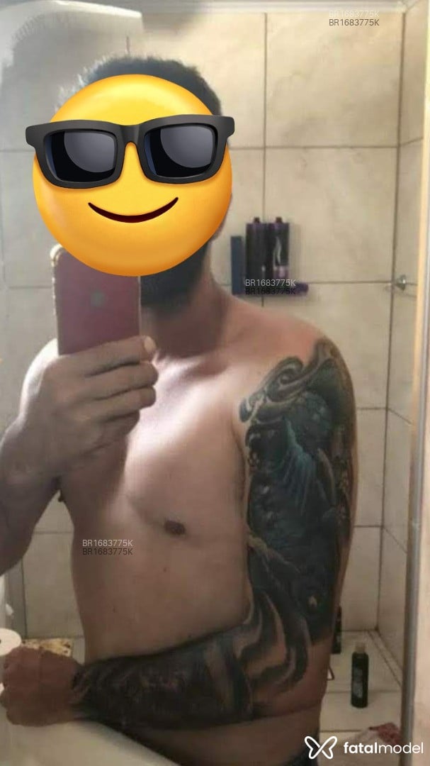 Acompanhante homem com cabelo grisalho de olhos verdes em Caxias do Sul Acompanhante homem com cabelo grisalho de olhos verdes em Caxias do Sul - Rafael