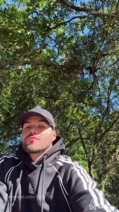 Acompanhante homem com cabelo castanho de olhos castanhos - Alisson Jonathan Acompanhante homem com cabelo castanho de olhos castanhos - Alisson Jonathan