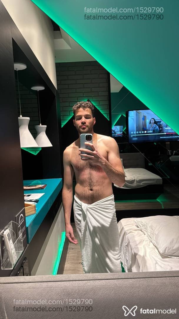 Acompanhante homem com cabelo castanho de olhos castanhos - Alisson Jonathan Acompanhante homem com cabelo castanho de olhos castanhos - Alisson Jonathan