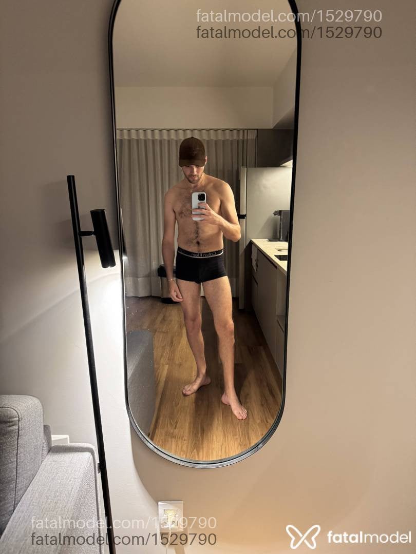 Acompanhante homem com cabelo castanho de olhos castanhos - Alisson Jonathan Acompanhante homem com cabelo castanho de olhos castanhos - Alisson Jonathan