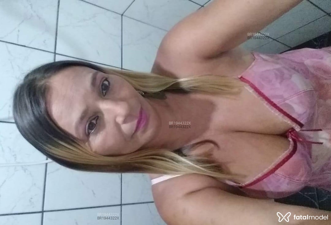Acompanhante mulher loira (o) de olhos castanhos - Kaylaine
