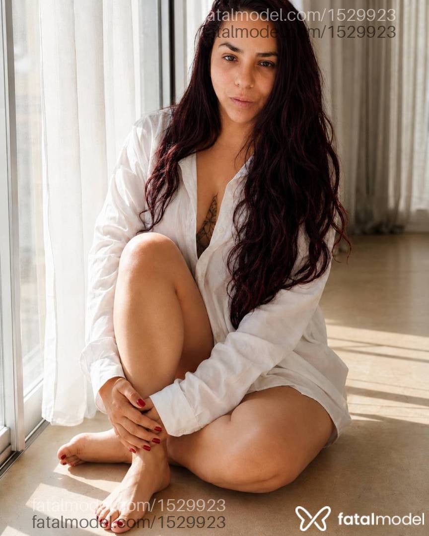 Acompanhante mulher morena (o) de olhos castanhos - Melissa