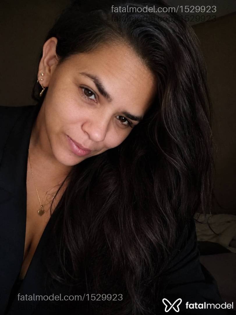 Acompanhante mulher morena (o) de olhos castanhos - Melissa