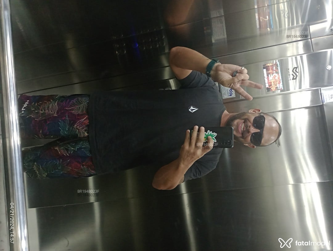 Acompanhante homem com cabelo castanho de olhos castanhos em Balneário Camboriú - Gabriel