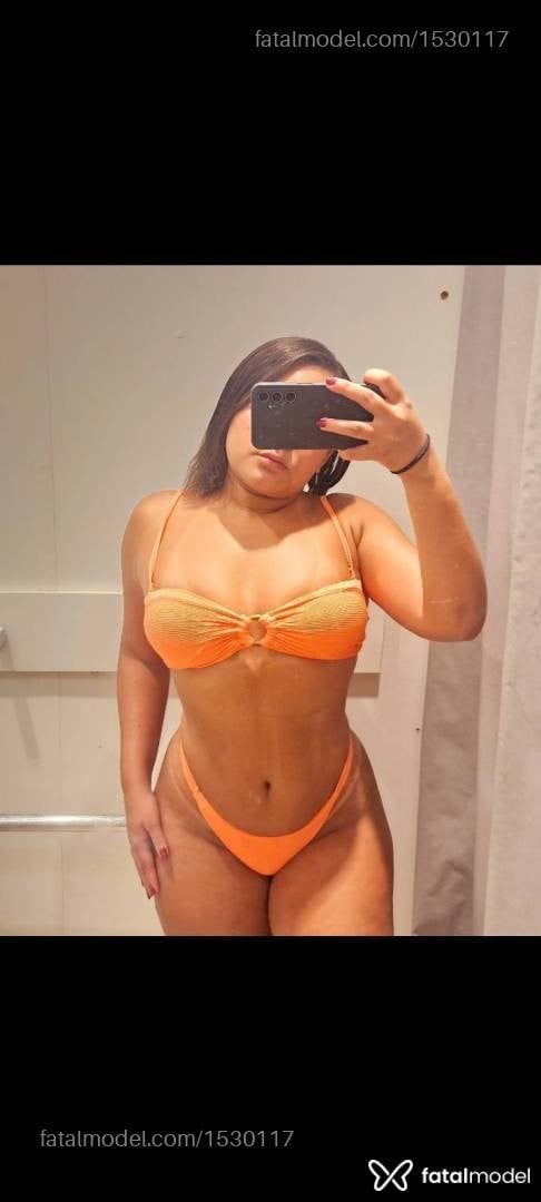 Acompanhante mulher com cabelo castanho de olhos castanhos - Suelen