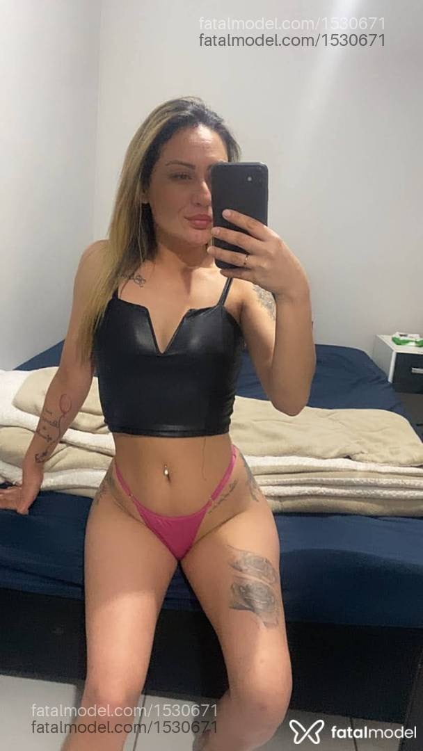 Acompanhante mulher loira (o) de olhos mel - Thays