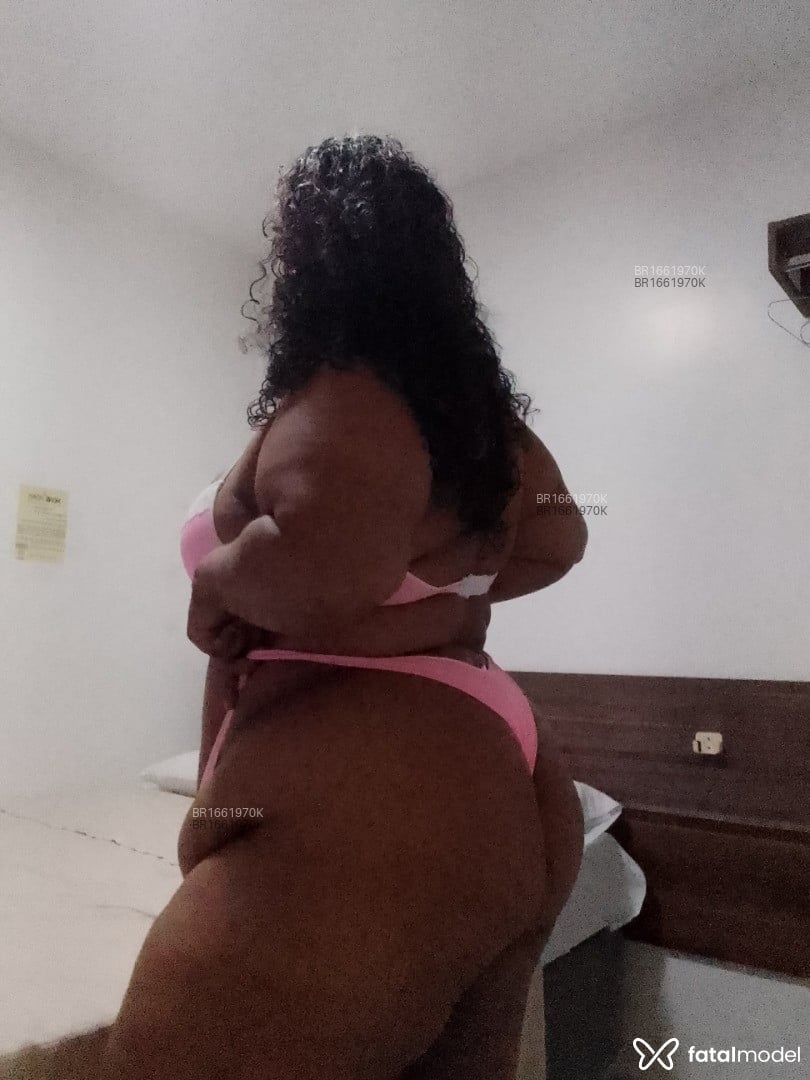 Acompanhante mulher com cabelo colorido de olhos castanhos em Macapá Acompanhante mulher com cabelo colorido de olhos castanhos em Macapá - Larissa Brazão