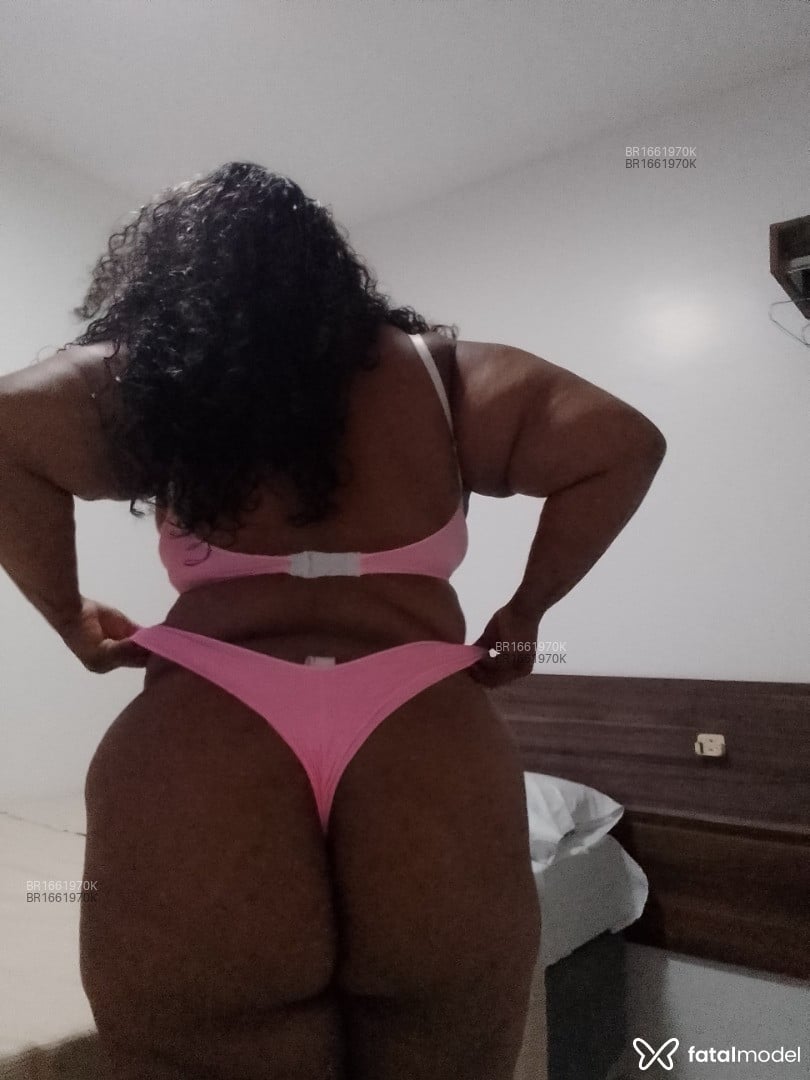 Acompanhante mulher com cabelo colorido de olhos castanhos em Macapá Acompanhante mulher com cabelo colorido de olhos castanhos em Macapá - Larissa Brazão