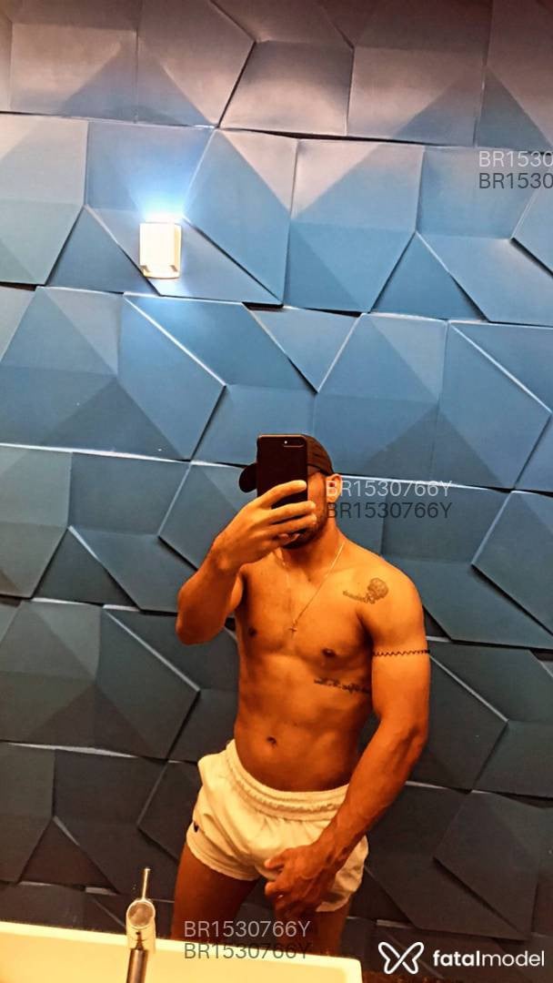 Acompanhante homem morena (o) de olhos castanhos em Goiânia - PAULÃO