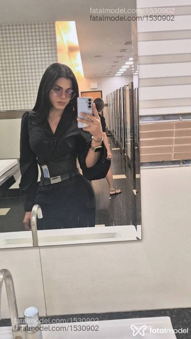 Acompanhante mulher trans morena (o) de olhos castanhos - Lia oliver