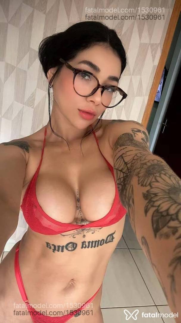 Acompanhante mulher morena (o) de olhos castanhos - Khalifa