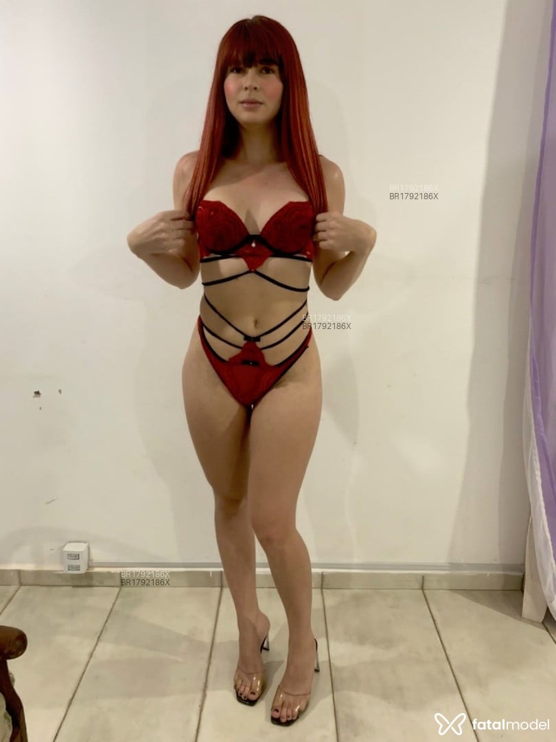 Acompanhante mulher trans ruiva (o) de olhos castanhos - Antonella Barros Acompanhante mulher trans ruiva (o) de olhos castanhos - Antonella Barros