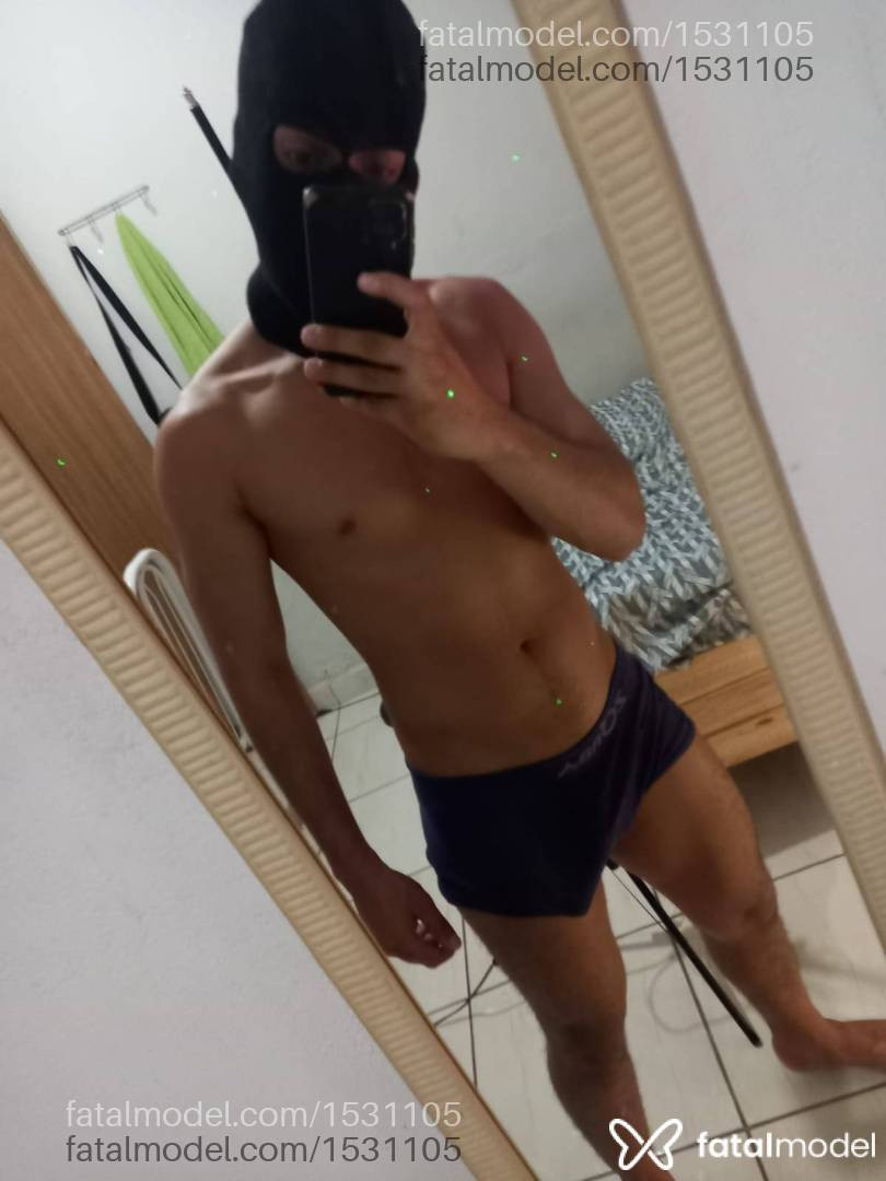 Acompanhante homem com cabelo castanho de olhos castanhos - Gabriel vaper Acompanhante homem com cabelo castanho de olhos castanhos - Gabriel vaper
