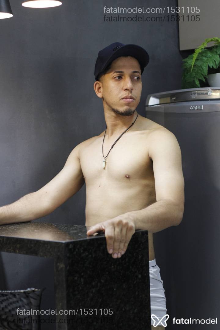 Acompanhante homem com cabelo castanho de olhos castanhos - Gabriel vaper Acompanhante homem com cabelo castanho de olhos castanhos - Gabriel vaper