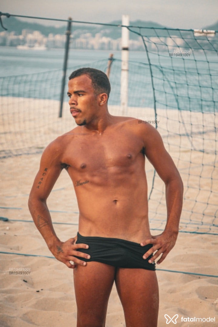 Acompanhante homem morena (o) de olhos castanhos em Rio de Janeiro - Bruno