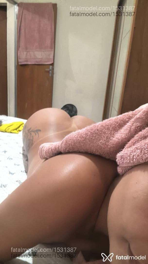 Acompanhante mulher morena (o) de olhos castanhos - Maya