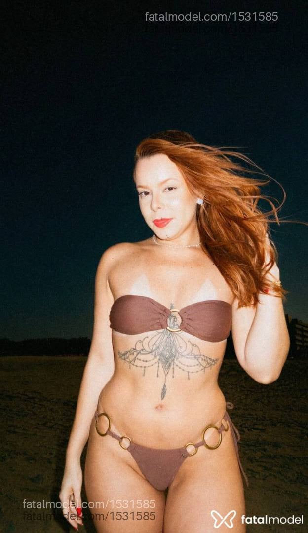 Acompanhante mulher ruiva (o) de olhos castanhos - Aline