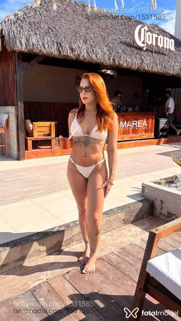 Acompanhante mulher ruiva (o) de olhos castanhos - Aline