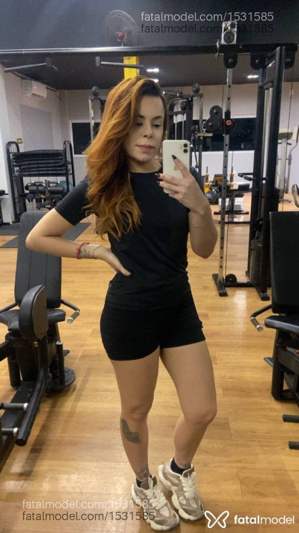 Acompanhante mulher ruiva (o) de olhos castanhos - Aline