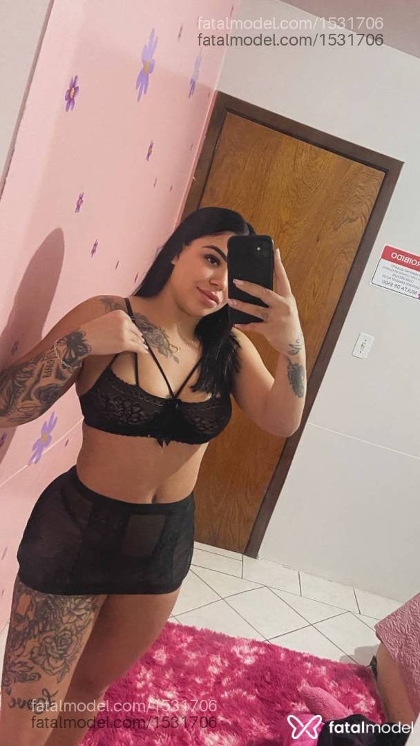 Acompanhante mulher com cabelo castanho de olhos castanhos - Manoela puzzuoli