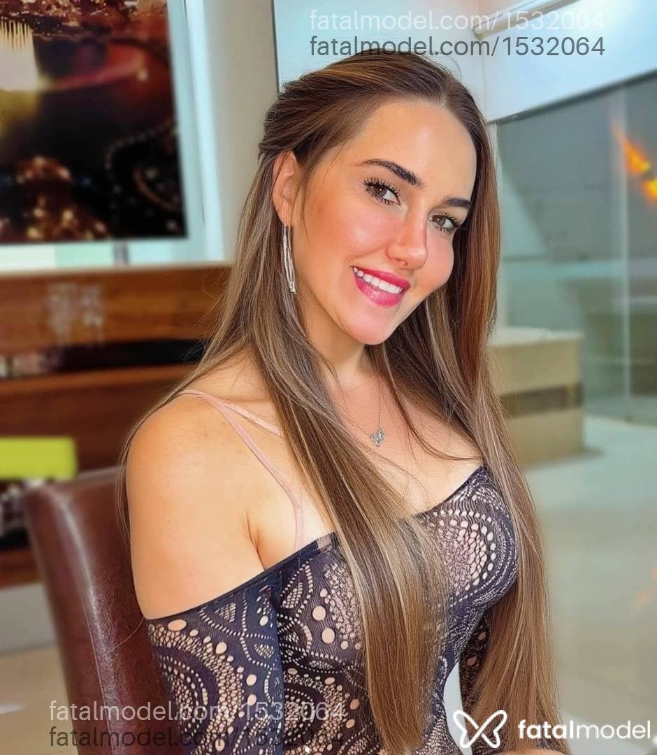 Acompanhante mulher loira (o) de olhos castanhos - Vittória Ferri