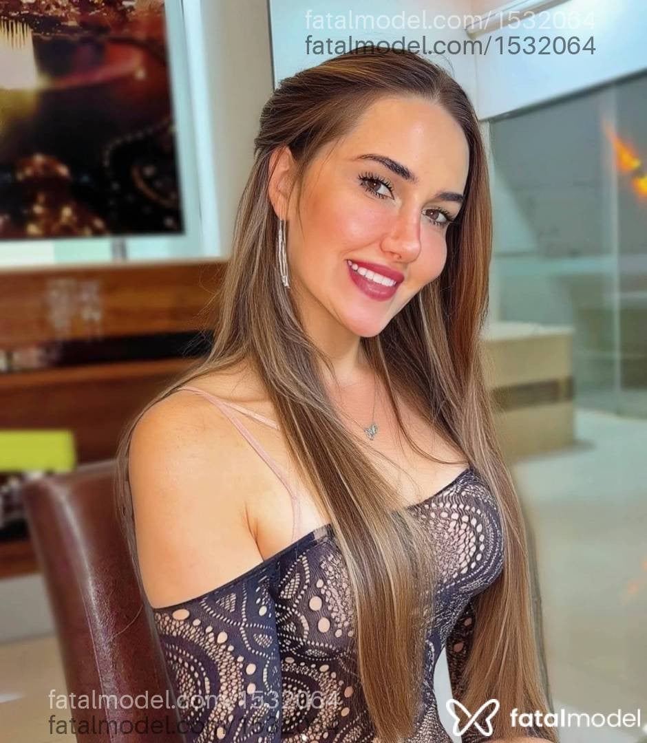 Acompanhante mulher loira (o) de olhos castanhos - Vittória Ferri