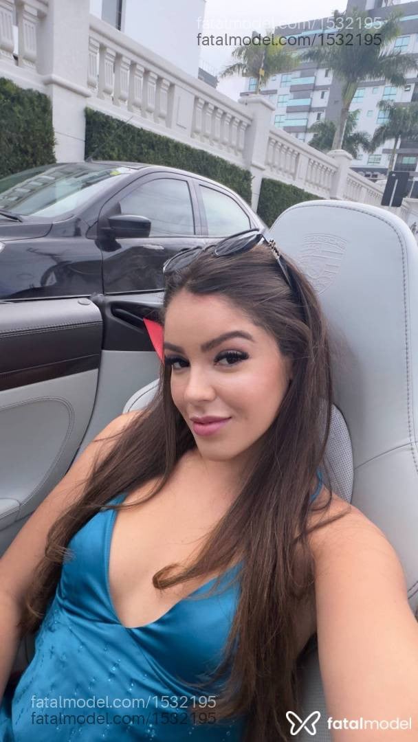 Acompanhante mulher com cabelo castanho de olhos castanhos - Camily Acompanhante mulher com cabelo castanho de olhos castanhos - Camily