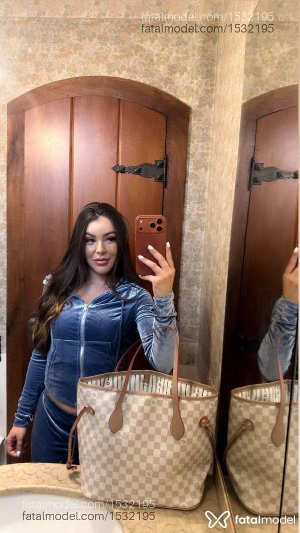 Acompanhante mulher com cabelo castanho de olhos castanhos em Irati - Camily
