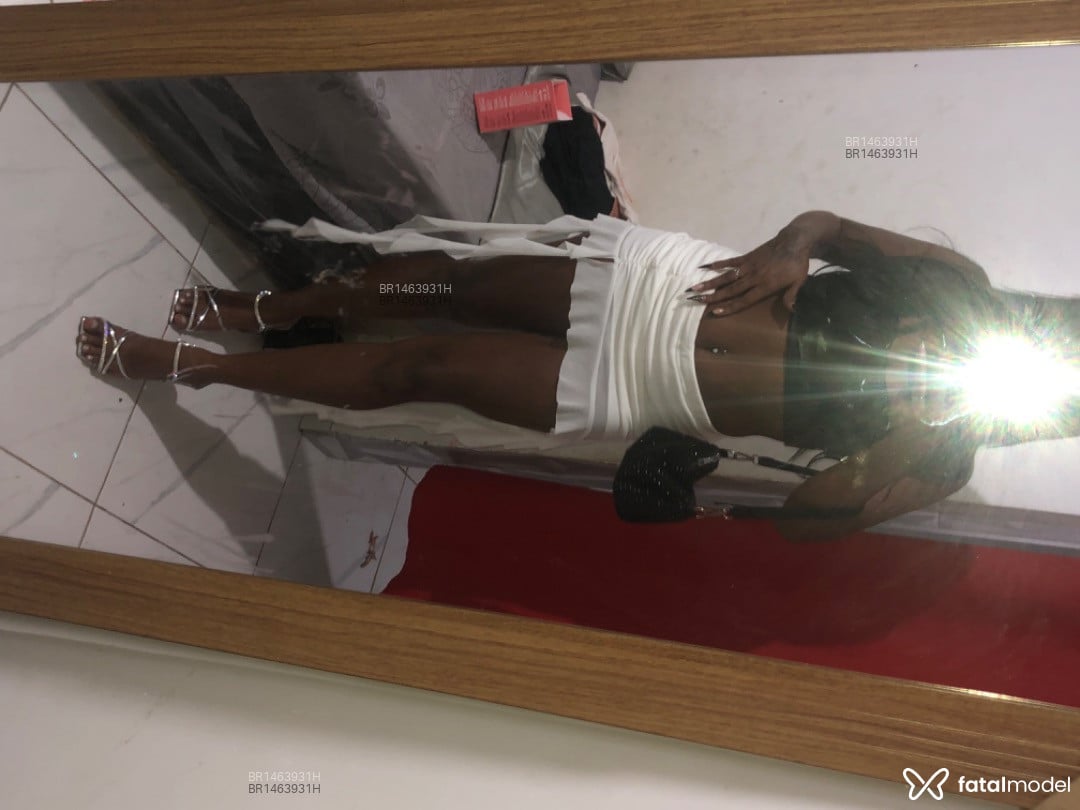 Acompanhante mulher com cabelo castanho de olhos pretos em Rio de Janeiro Acompanhante mulher com cabelo castanho de olhos pretos em Rio de Janeiro - Mikaella