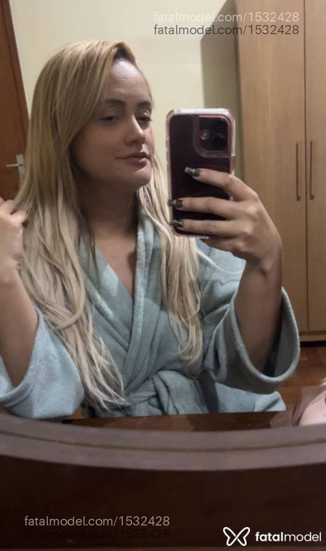 Acompanhante mulher loira (o) de olhos mel - Natty