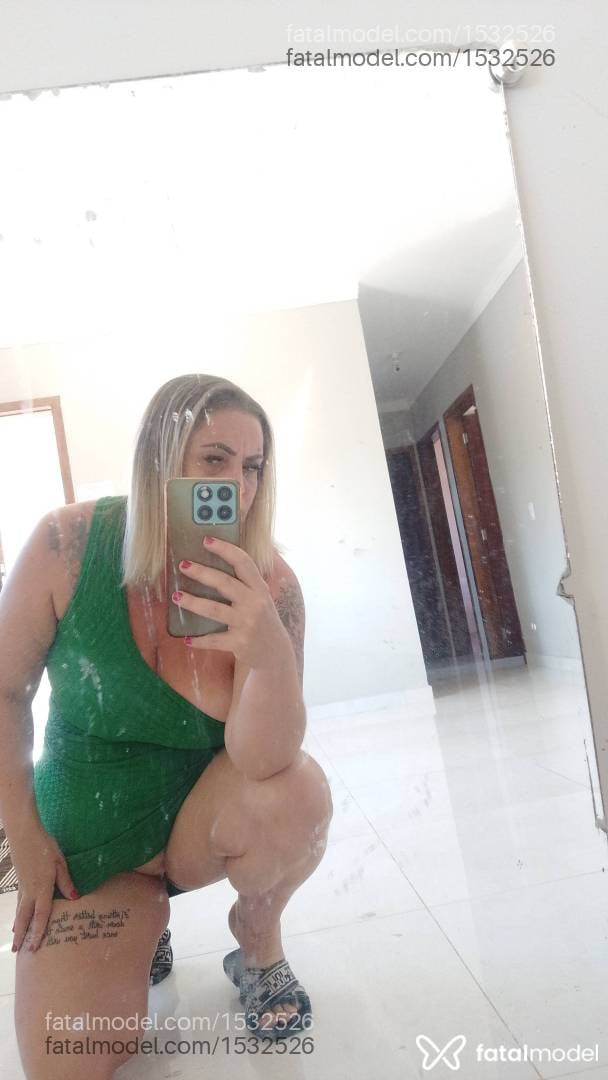Acompanhante mulher loira (o) de olhos mel em Campo Largo - Julia