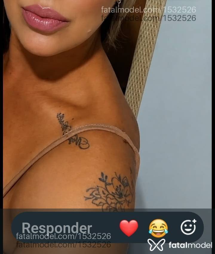 Acompanhante mulher loira (o) de olhos mel - Julia