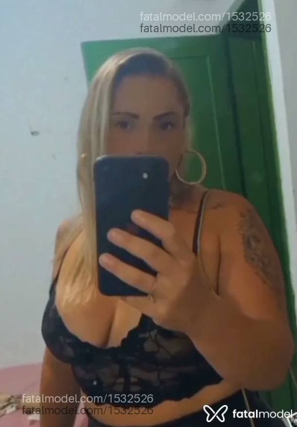 Acompanhante mulher loira (o) de olhos mel - Julia