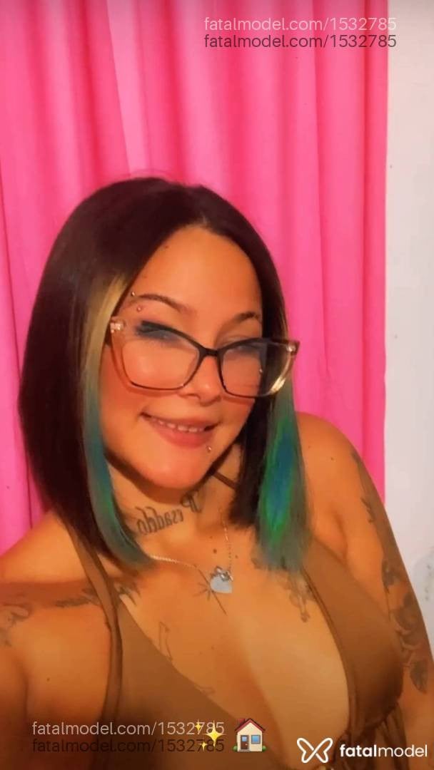 Acompanhante mulher morena (o) de olhos castanhos - Katrina